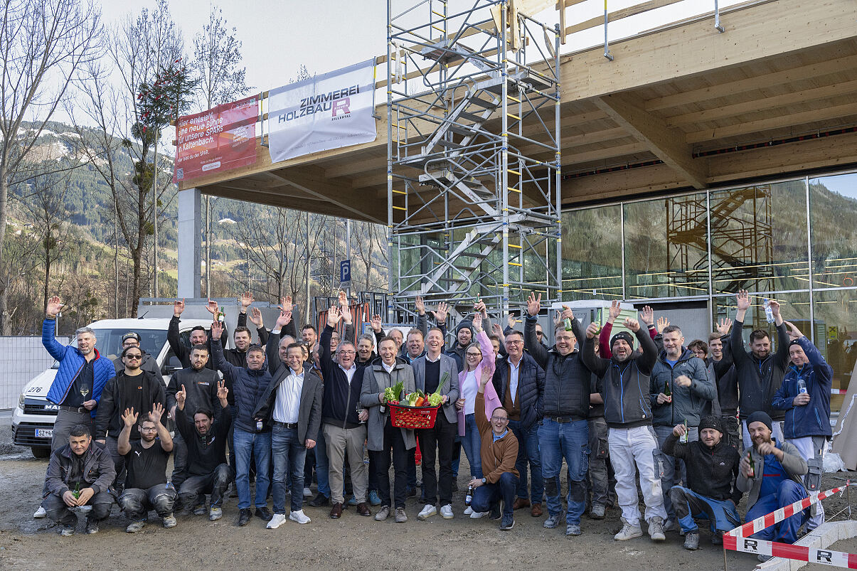 PA Foto 02 SPAR Großgruppe Firstfeier Kaltenbach 07