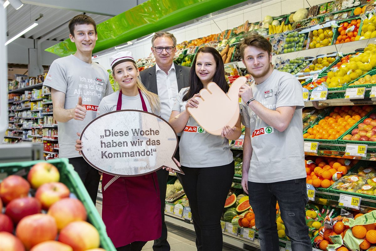 Lehringe führen einen Supermarkt