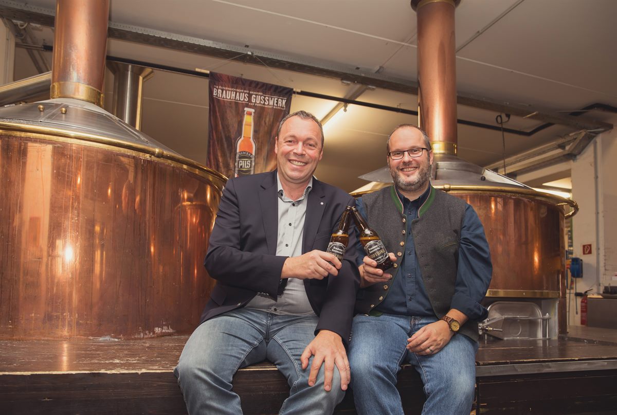 INTERSPAR-Baeckerei und Brauhaus Gusswerk brauen trendiges Bio-Brotbier