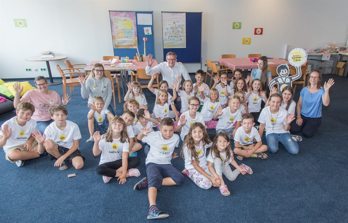 Sommercamp-Kids_mit_Mag._Holzer