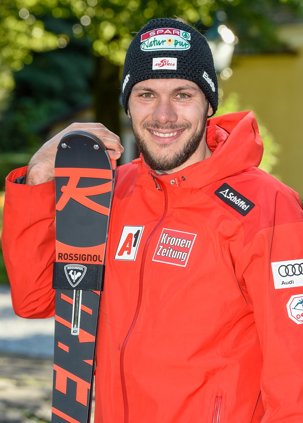 Bild 3- Michael Matt mit neuem Kopfsponsor SPAR_Natur-pur