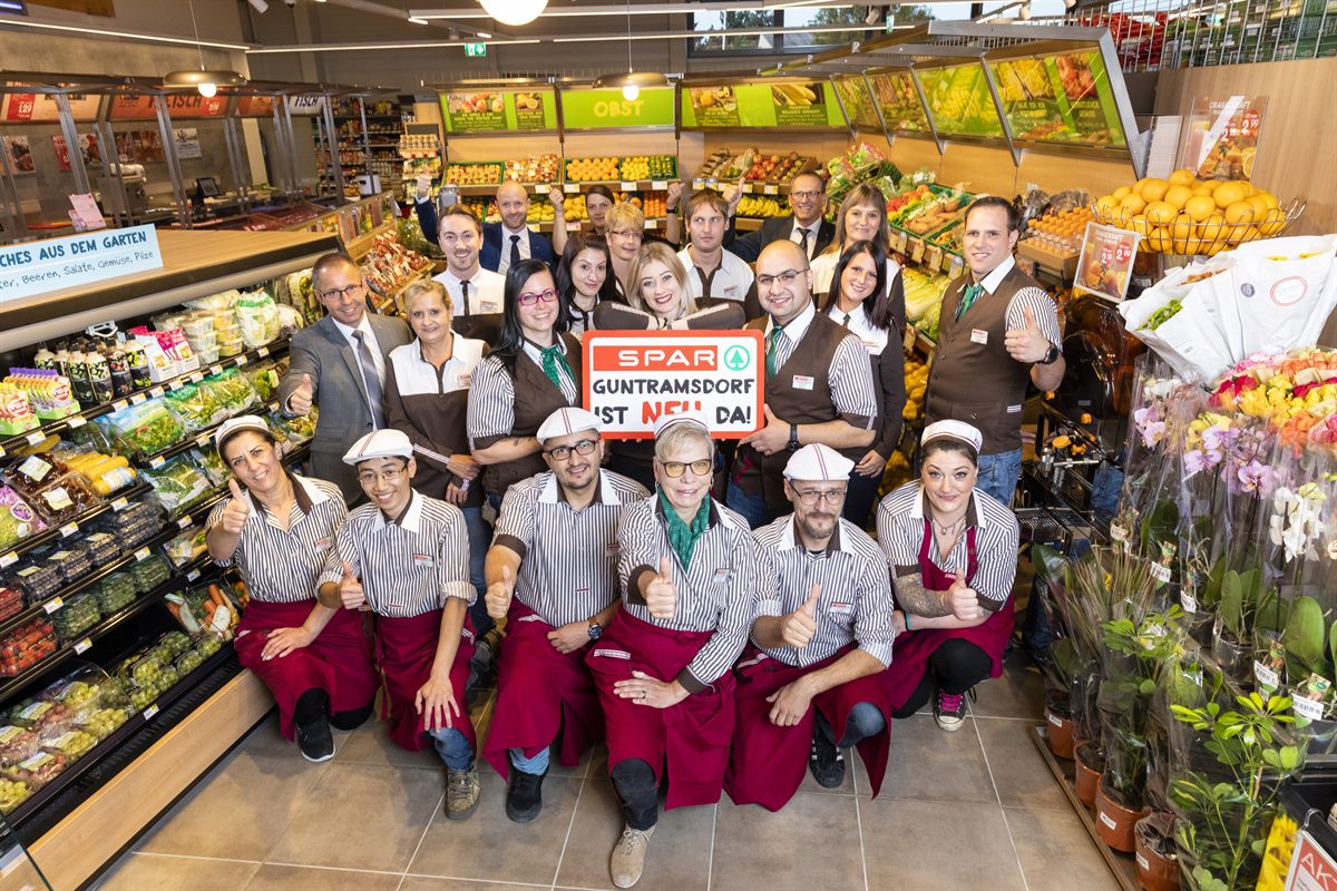 Das Team im neuen SPAR-Supermarkt