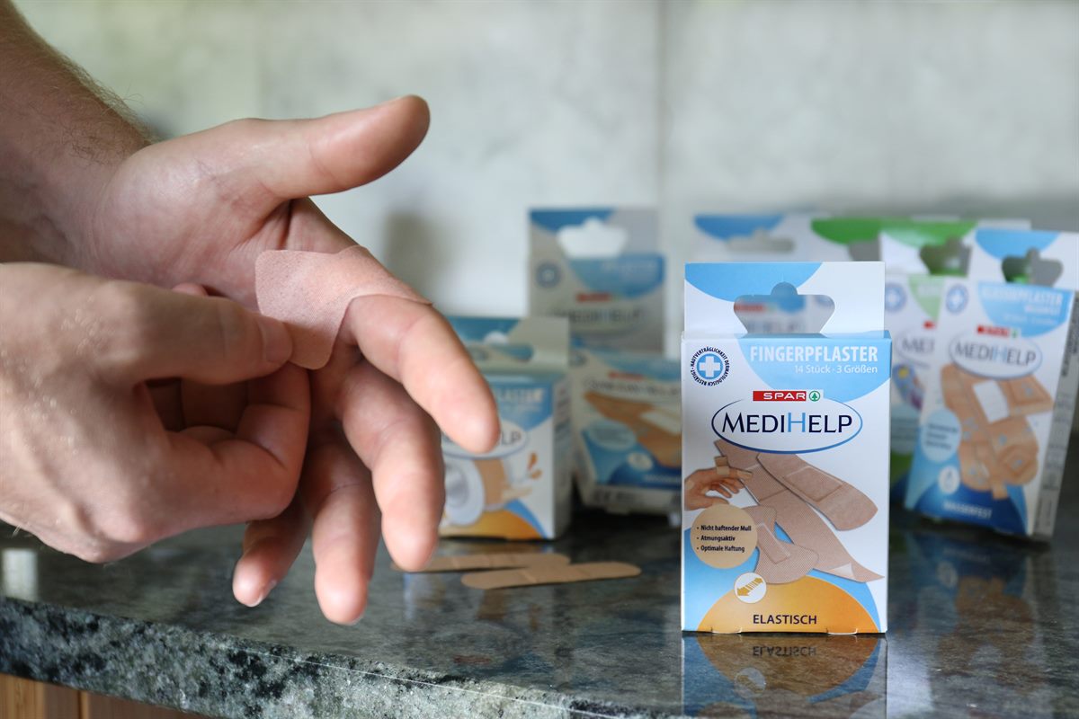 Zehn Sorten verschiedene SPAR MediHelp-Pflaster (c) SPAR-Grabner