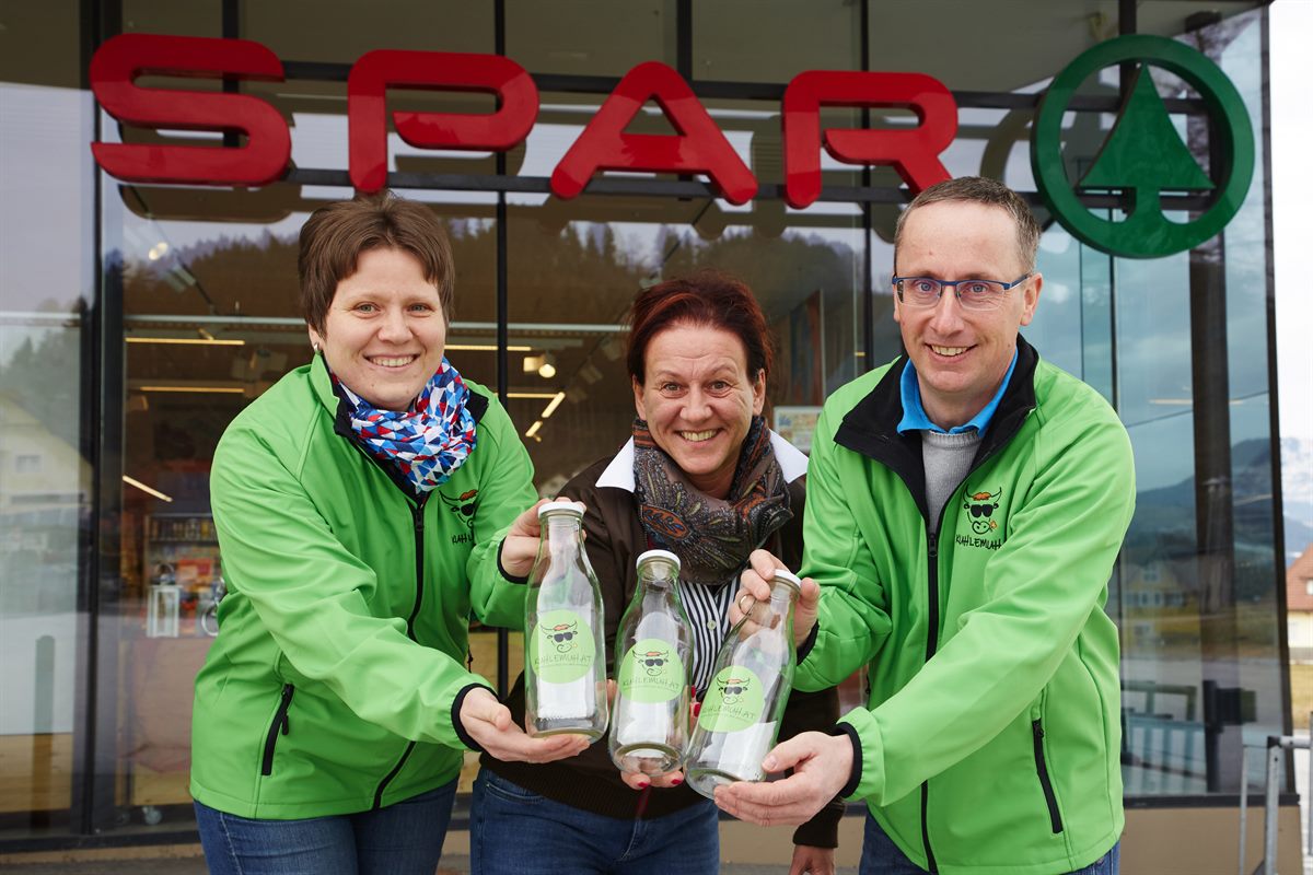 Milchautomat vor SPAR 2