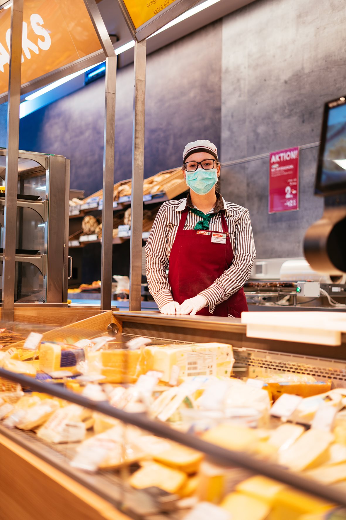 KTN_SPAR-Mitarbeiterin_Maske