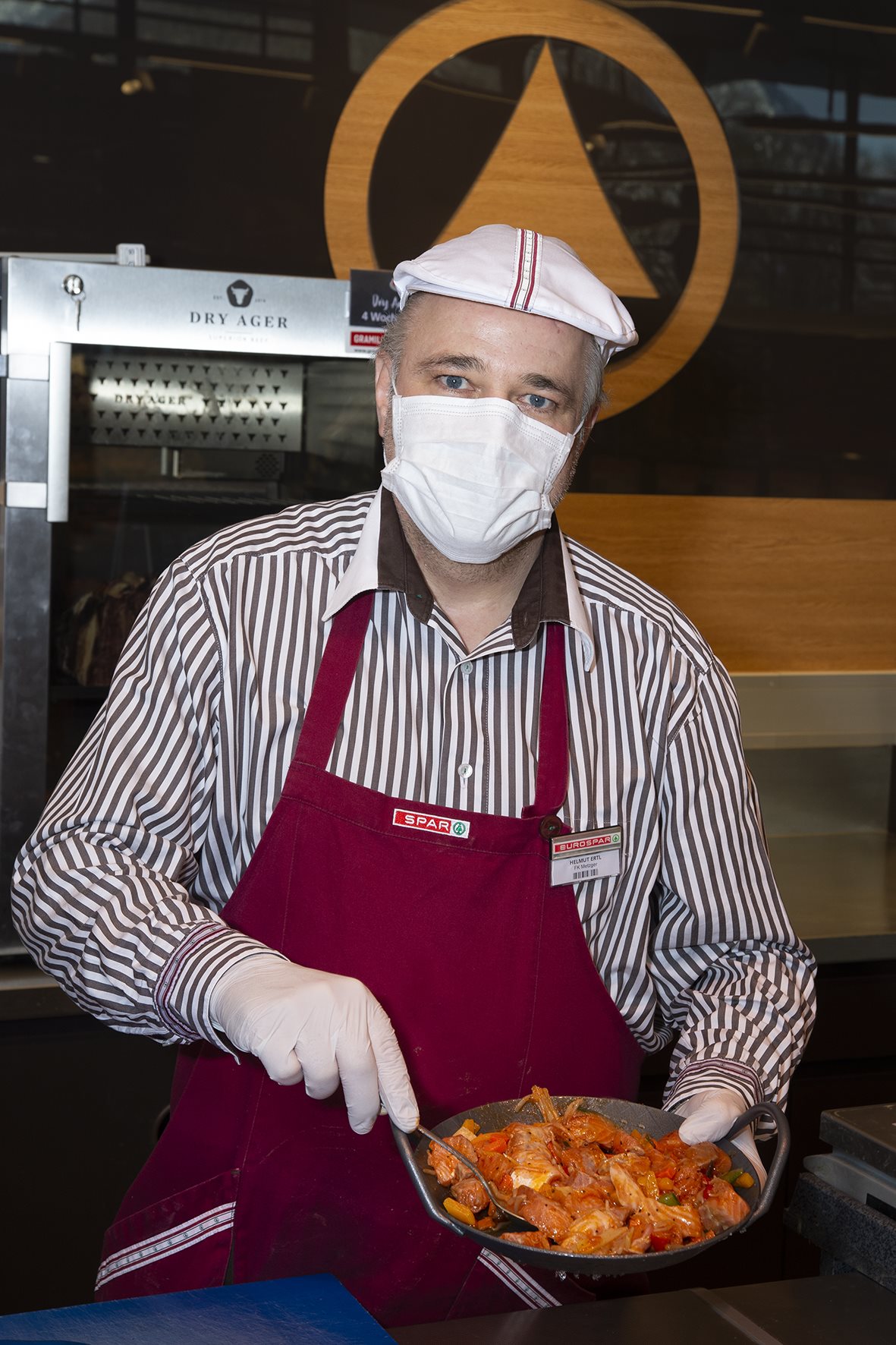 TIROL_SPAR-Mitarbeiter_Feinkost 