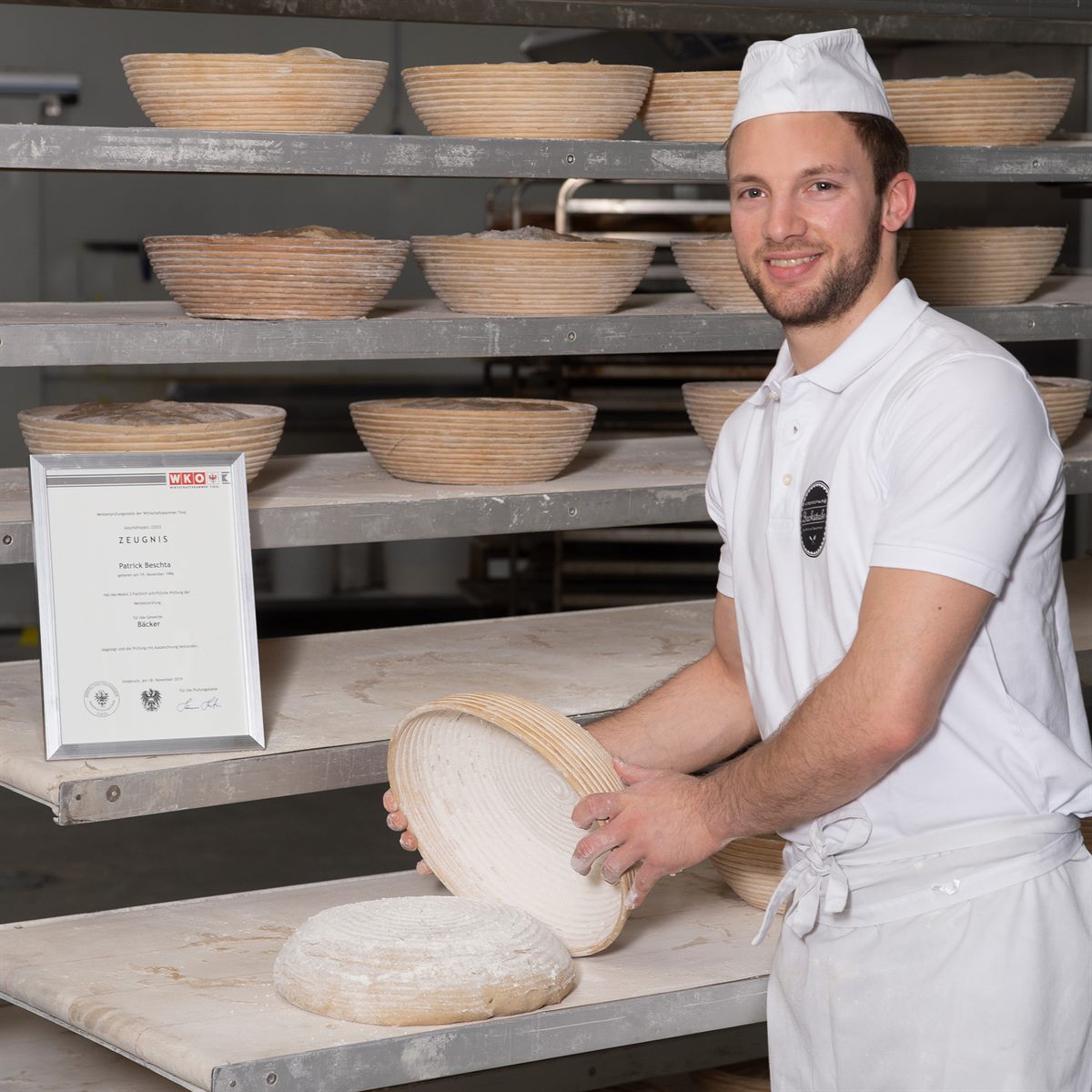INTERSPAR-Bäckerei_Patrick Beschta mit Meisterzeugnis