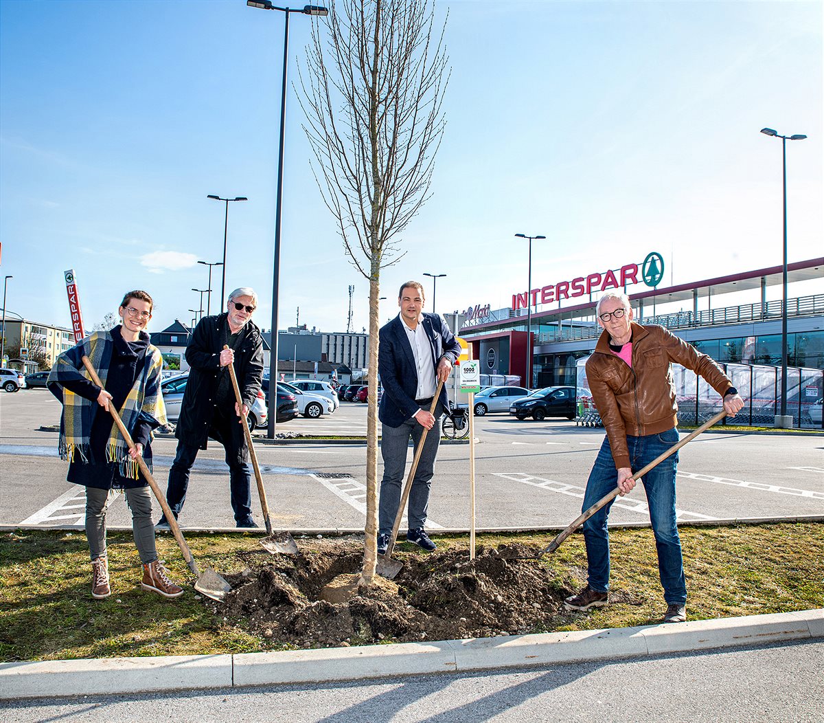 Baumpflanzung_INTERSPAR