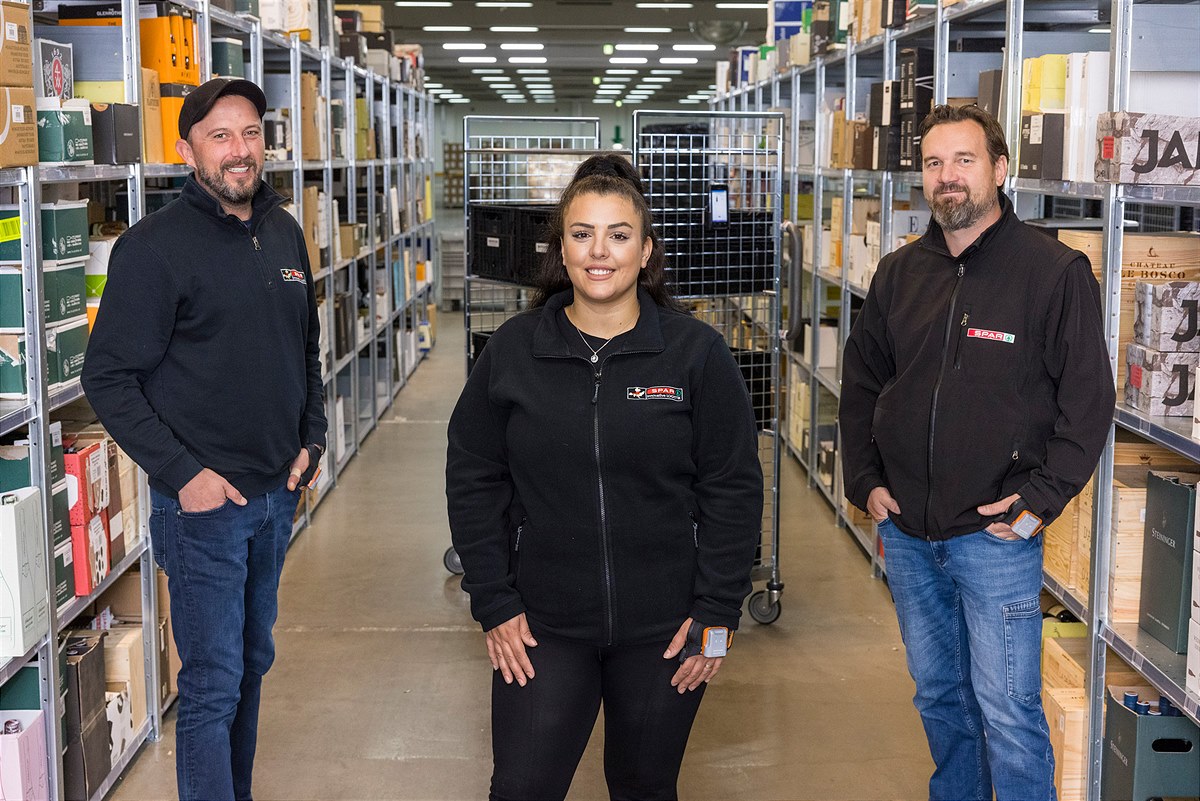 INTERSPAR-weinwelt-Lager-Mitarbeitende