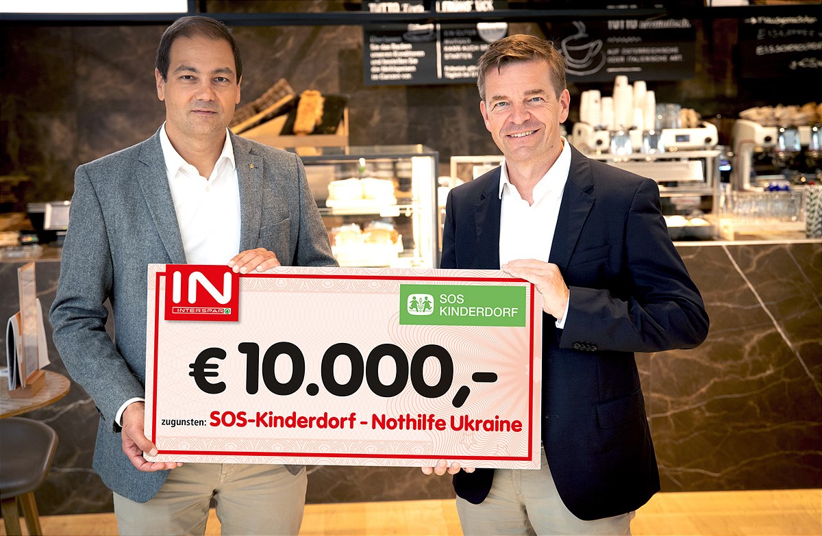 INTERSPAR Spendenuebergabe SOS-Kinderdorf