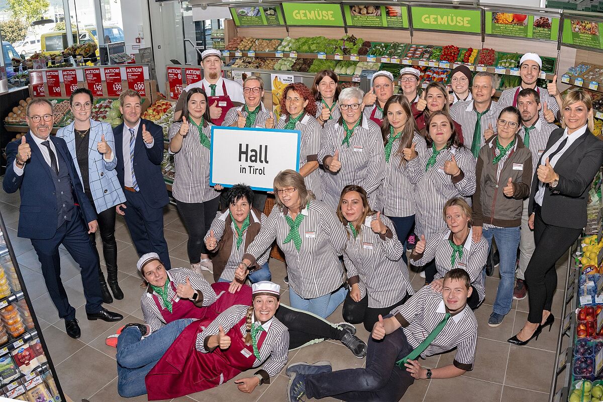 SPAR Alles neu EUROSPAR Hall-West Team