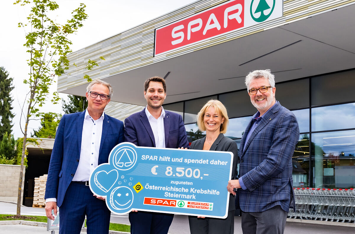 Übergabe Spendenscheck Krebshilfe