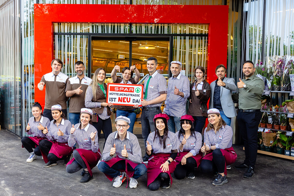 Das Team im neuen SPAR-Supermarkt in der Hüttelbergstraße