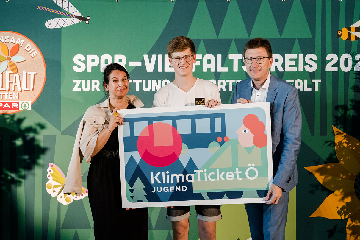 #3 Der Bundessieger Jakob Zöchbauer freut sich über das Klimaticket Ö