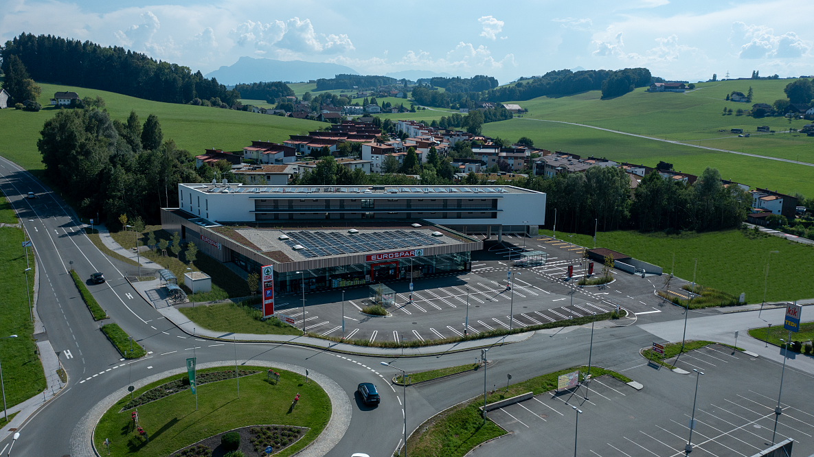 PA Foto 02 EUROSPAR Obertrum Ansicht Einkaufen und Wohnen