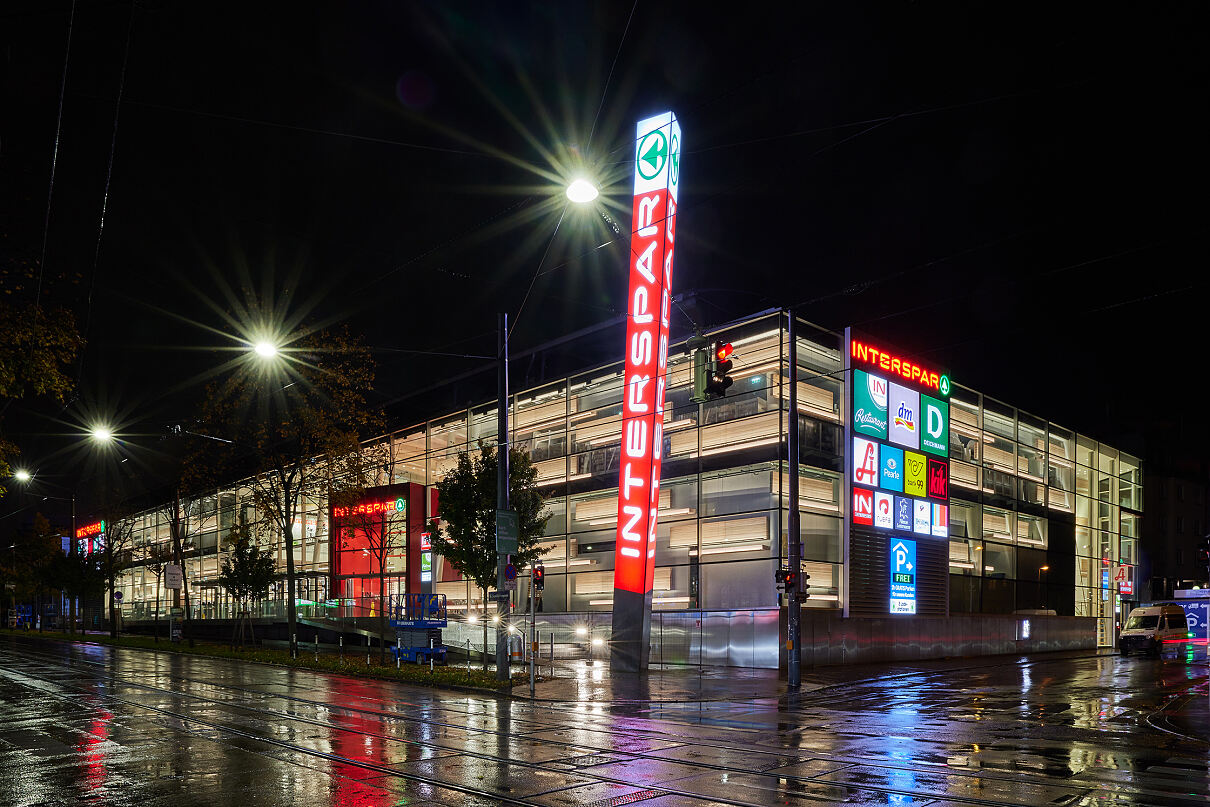 Außenaufnahme INTERSPAR Sandleitengasse © INTERSPAR Helge Kirchberger Photography