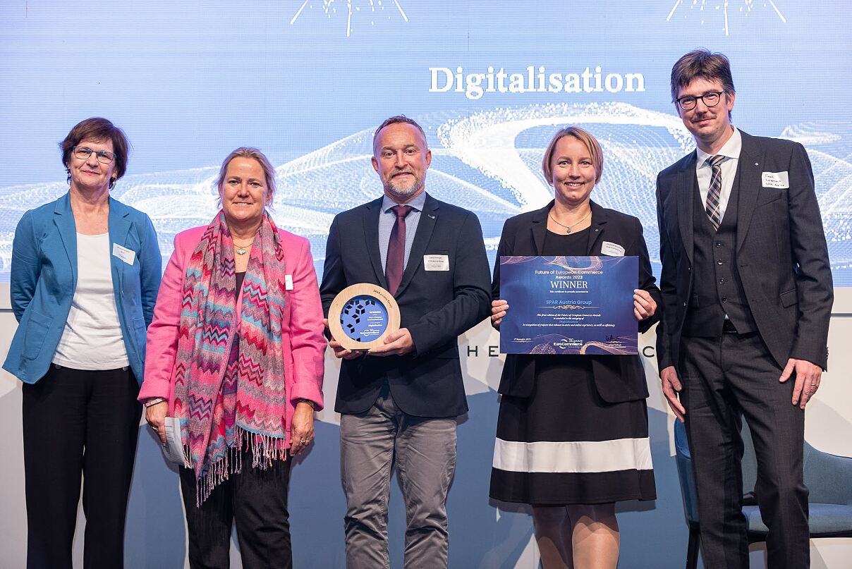 Bild 2: SPAR erhält den Retail Innovation award