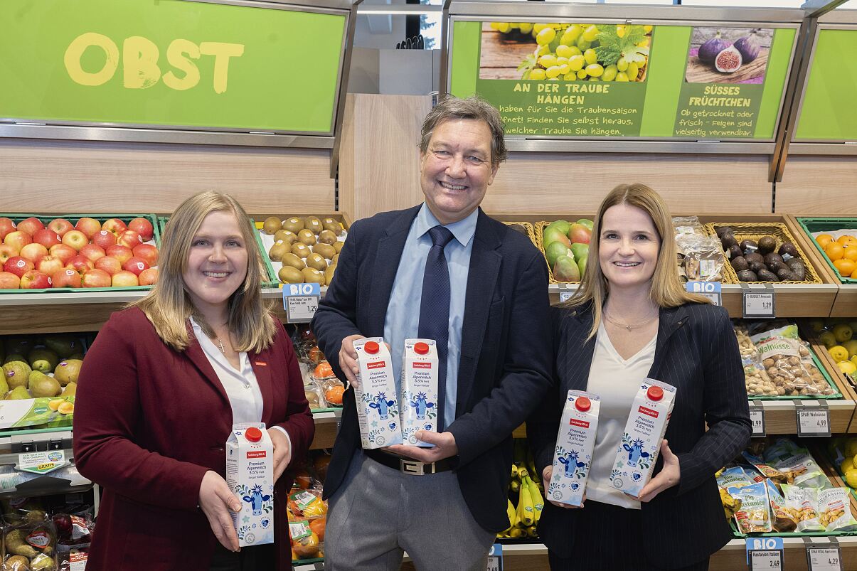 PA Foto SPAR Spendenübergabe Rettet das Kind Produkte