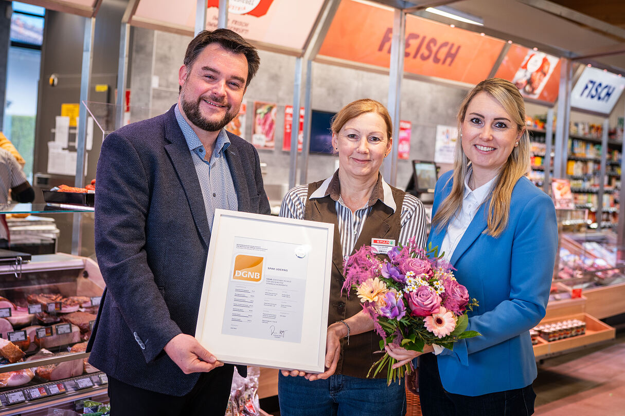 PA-Foto SPAR Uderns Bürgermeister Josef Bucher, Marktleitung Christine Hauser , Martina Bichler