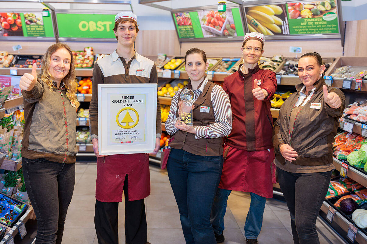 Goldene TANNE für SPAR-Supermarkt in der Dresdner Straße